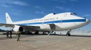 El llamado avión del fin del mundo voló a Washington en medio de las tensiones entre Israel e Irán 