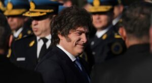"Por años, la política utilizó a las Fuerzas Armadas como chivo expiatorio para reducir el gasto en defensa, acusándolas de ser los malos"