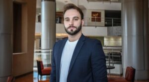 "Tenemos que mejorar las conversaciones sobre inteligencia artificial"